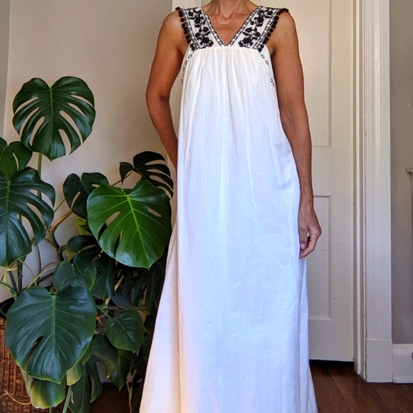 J. Crew Dresses & Skirts - J Crew embroidered dress pom-pom dress white cotton black embriodered xs
